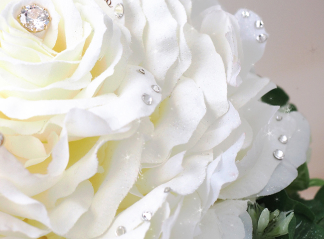 108枚のバラの花びらを使用