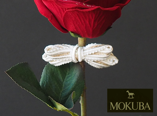 MOKUBA製リボンは白×ゴールドミックス