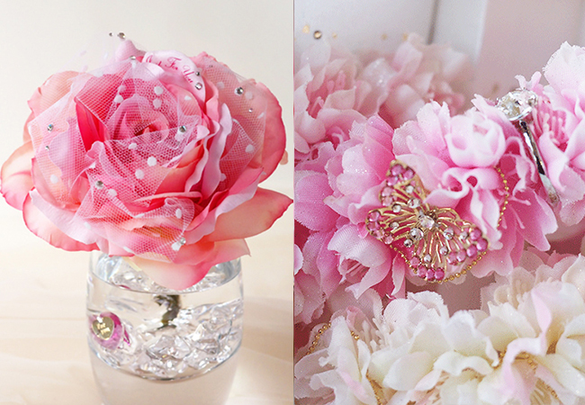 ピンク色のバラと桜