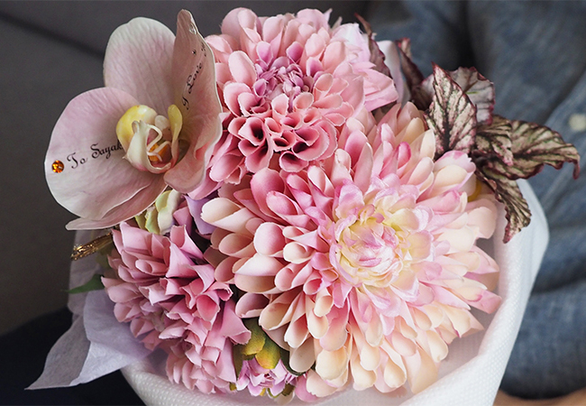 上品なピンクダリアの花束 プロポーズのフラワーギフト メリアルーム