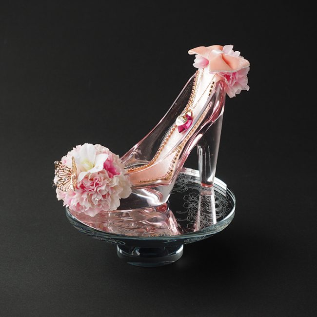 ホワイトデープロポーズにはシンデレラのガラスの靴の春限定桜ピンク