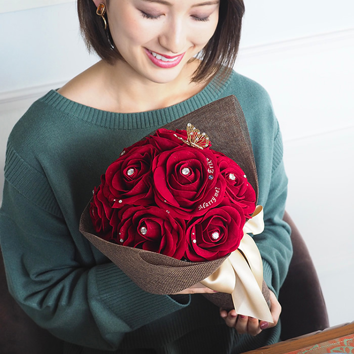 彼女や奥様に12本の赤バラ花束をプレゼント